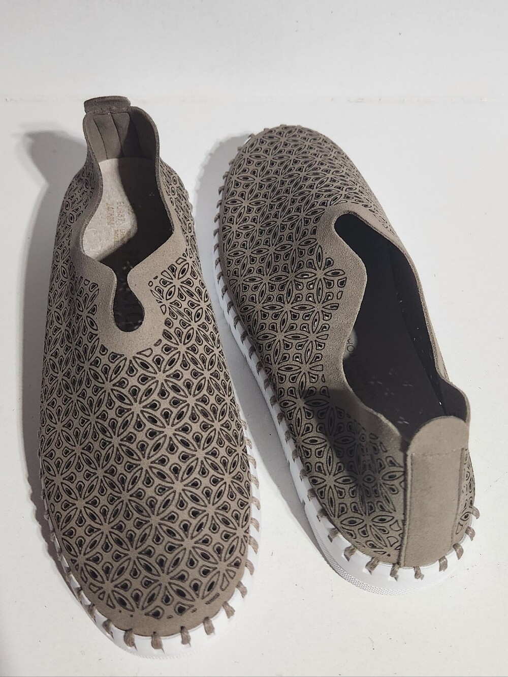 PROJECT CLOUD GENUIN SLIP ON LOAFER WOMEN SHOES COLOR TAUPE SIZE US 6 / EURO 37